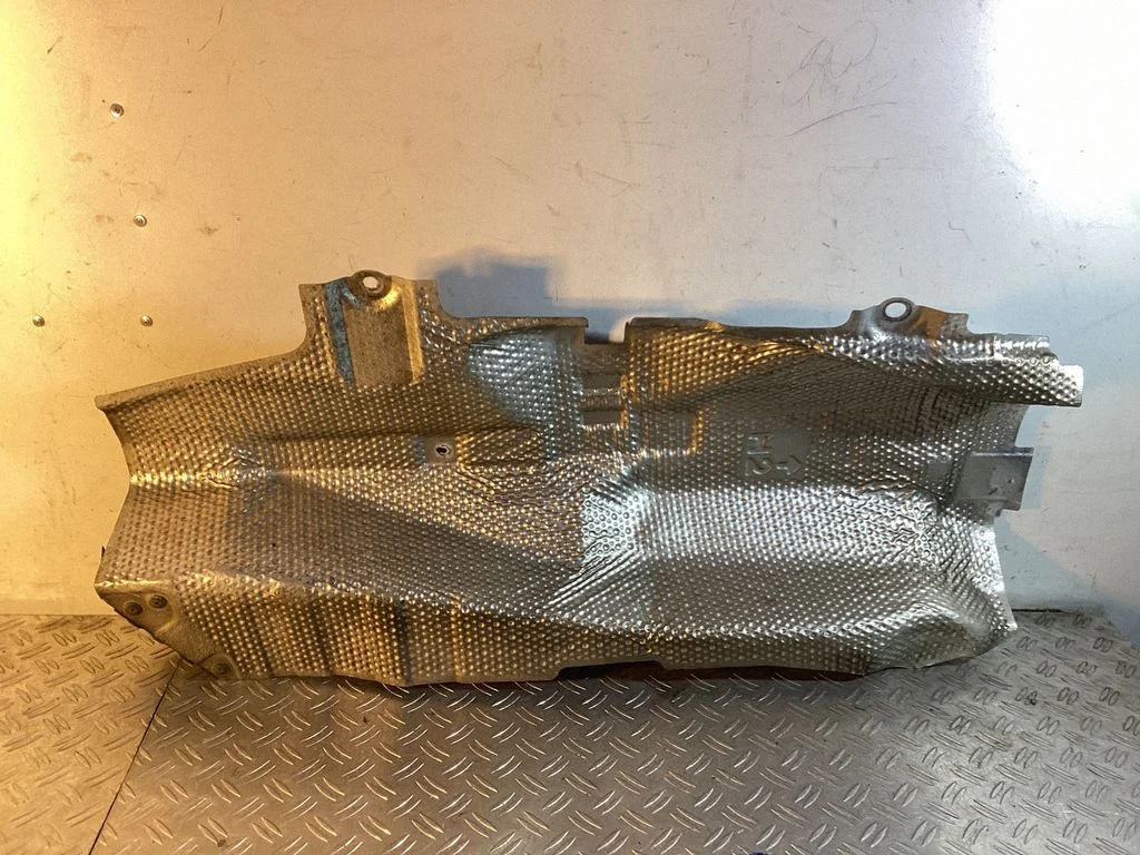 Väljalaske soojusisolatsioon (kuumakaitse) – Toyota RAV 4 (XA50) (2018-)
