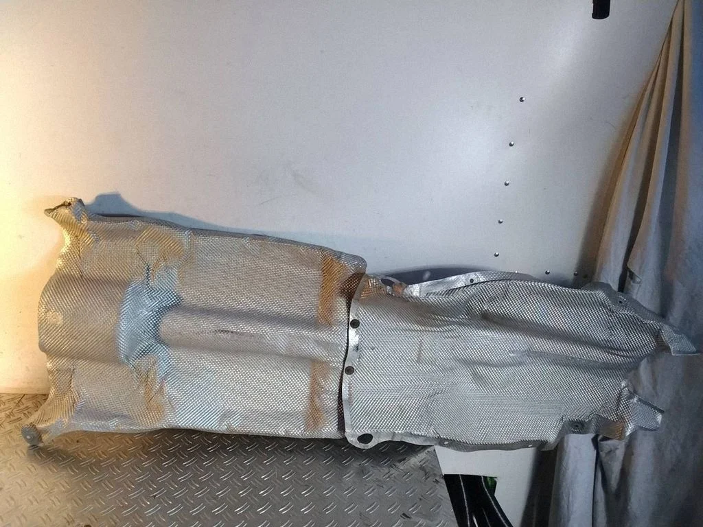 Exhaust heat shield 51487227524