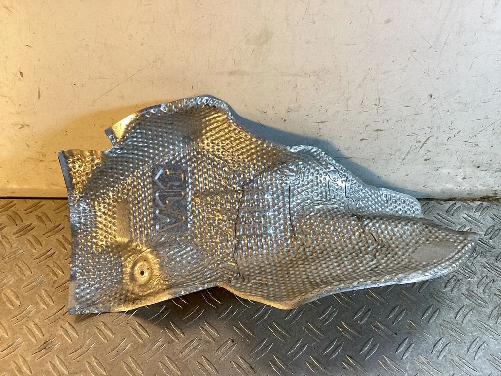 Väljalaske soojusisolatsioon (kuumakaitse) – Toyota RAV 4 (XA50) (2018-)