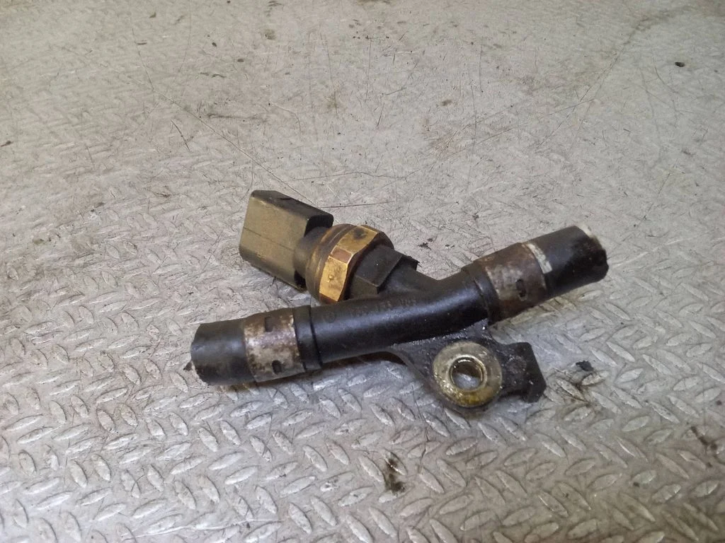 Fuel pressure sensor 03C906051A