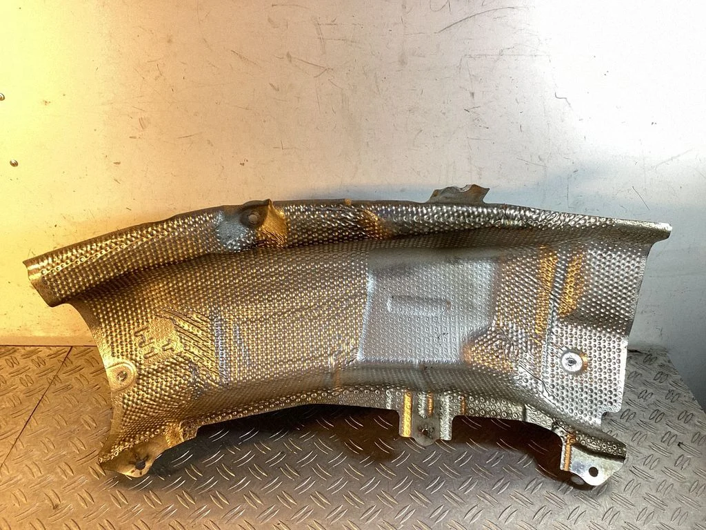 Väljalaske soojusisolatsioon (kuumakaitse) – Toyota RAV 4 (XA50) (2018-)