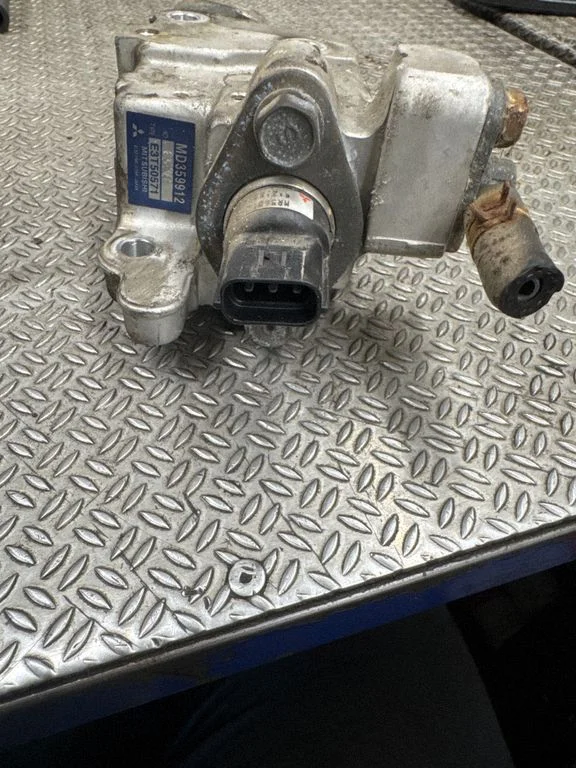 Fuel pressure regulator MD359912