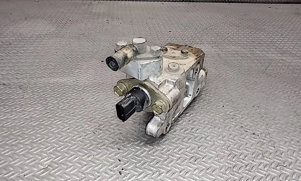 Fuel pressure regulator MD359912