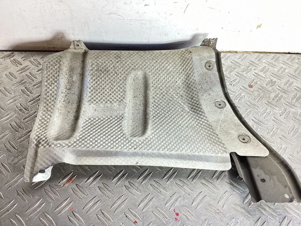 Exhaust heat shield – Mercedes-Benz E-Class W212 (2009-2016)