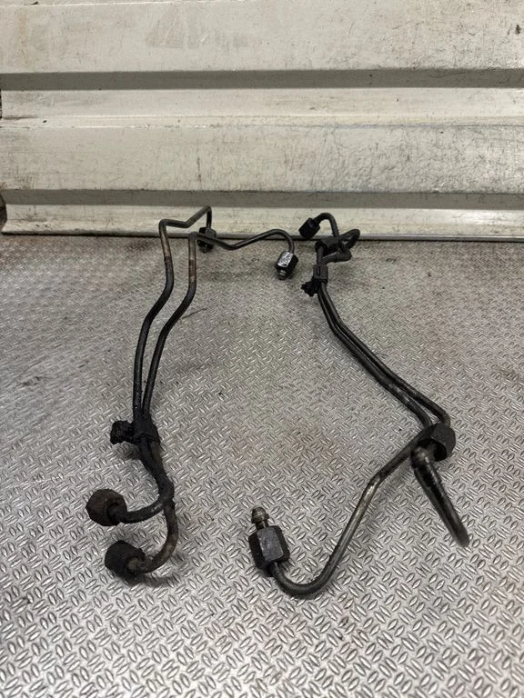 Fuel injector supply line/pipe
