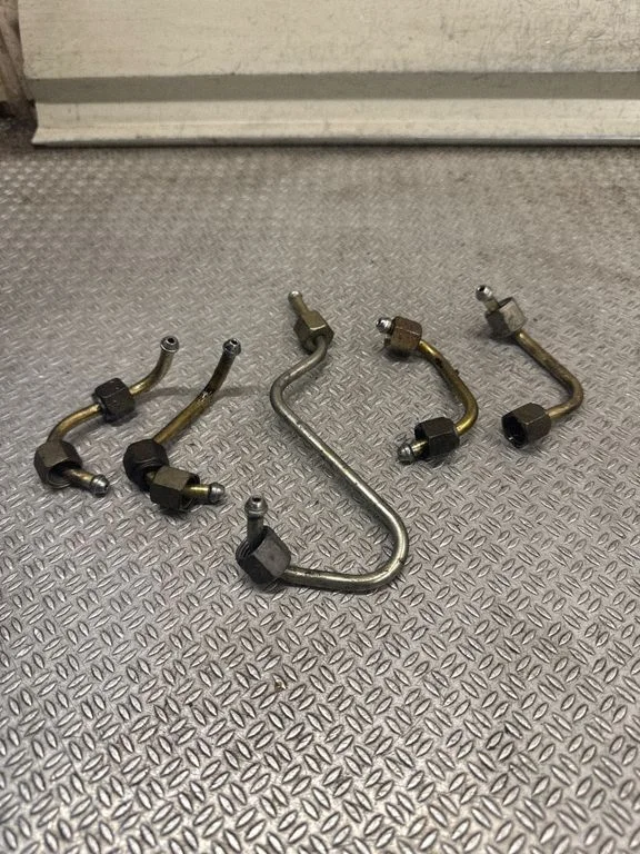 Fuel injector supply line/pipe