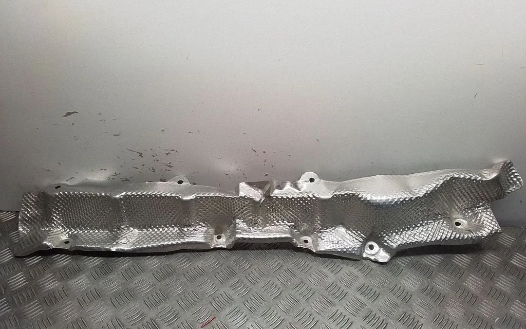 Exhaust heat shield 95B825757C