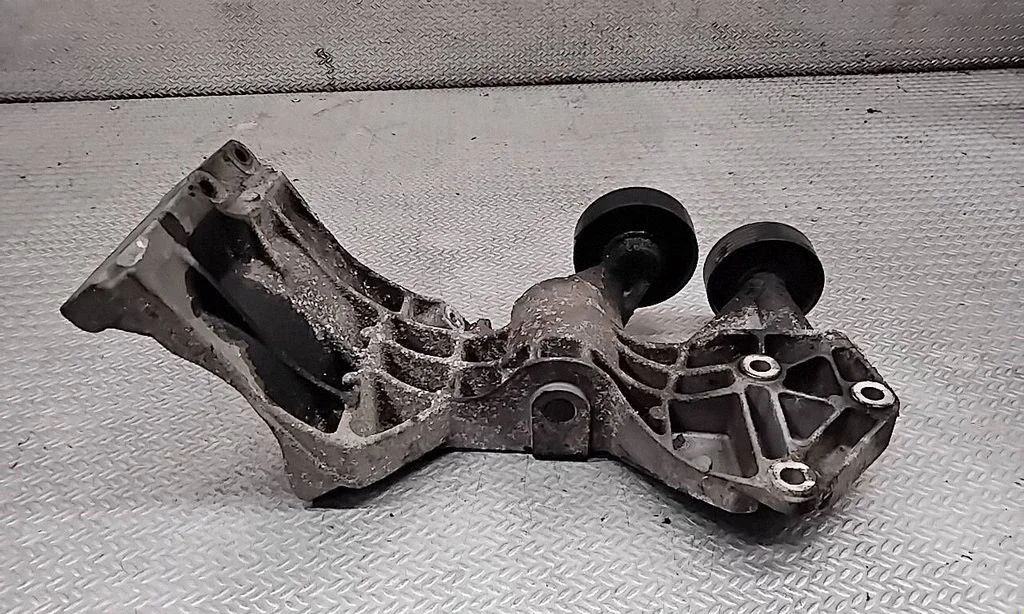 Generator/alternator bracket – Mercedes-Benz B-Class W245 (2005-2011)