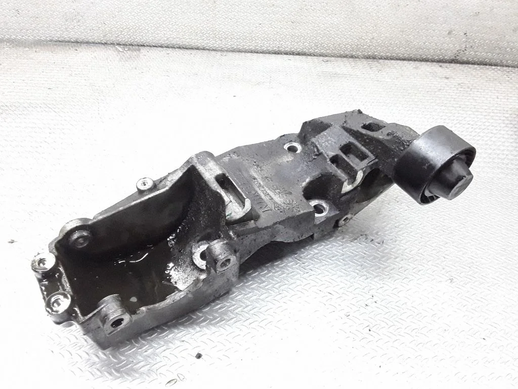 Generator/alternator bracket 8200527320