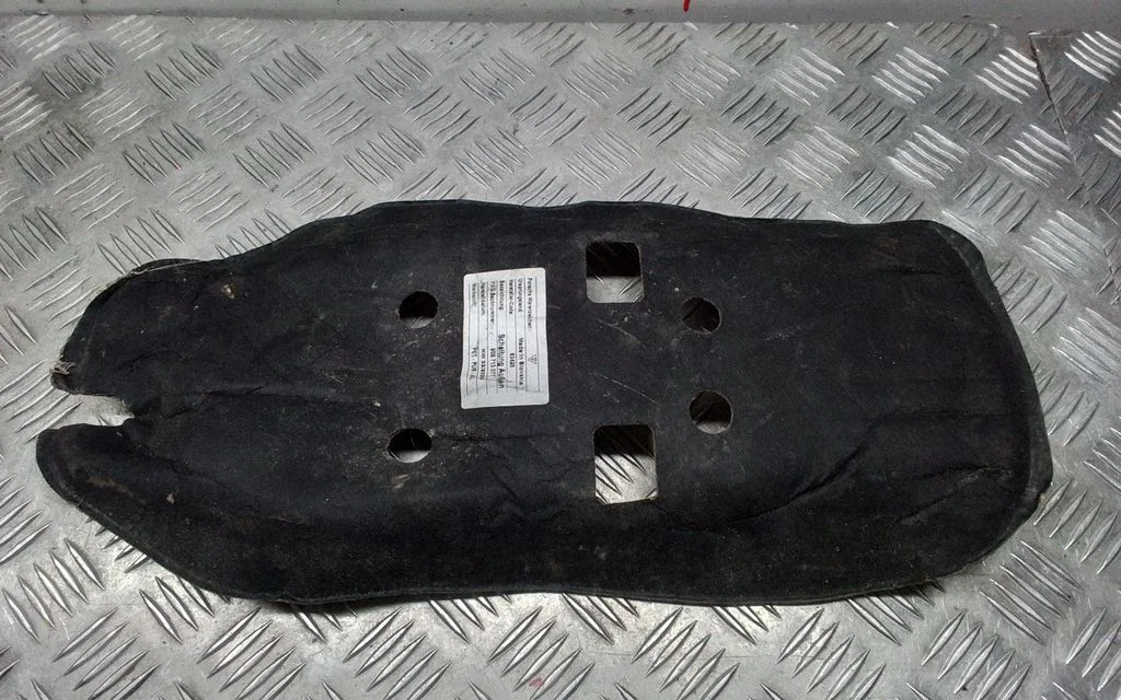 Heat shield in engine bay – Porsche Macan (95B) (2019-)
