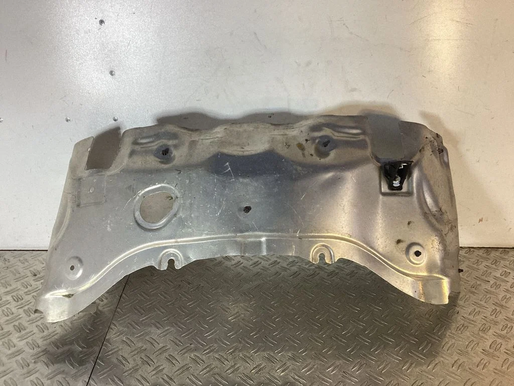 Heat shield in engine bay – Mercedes-Benz E-Class W212 (2009-2016)