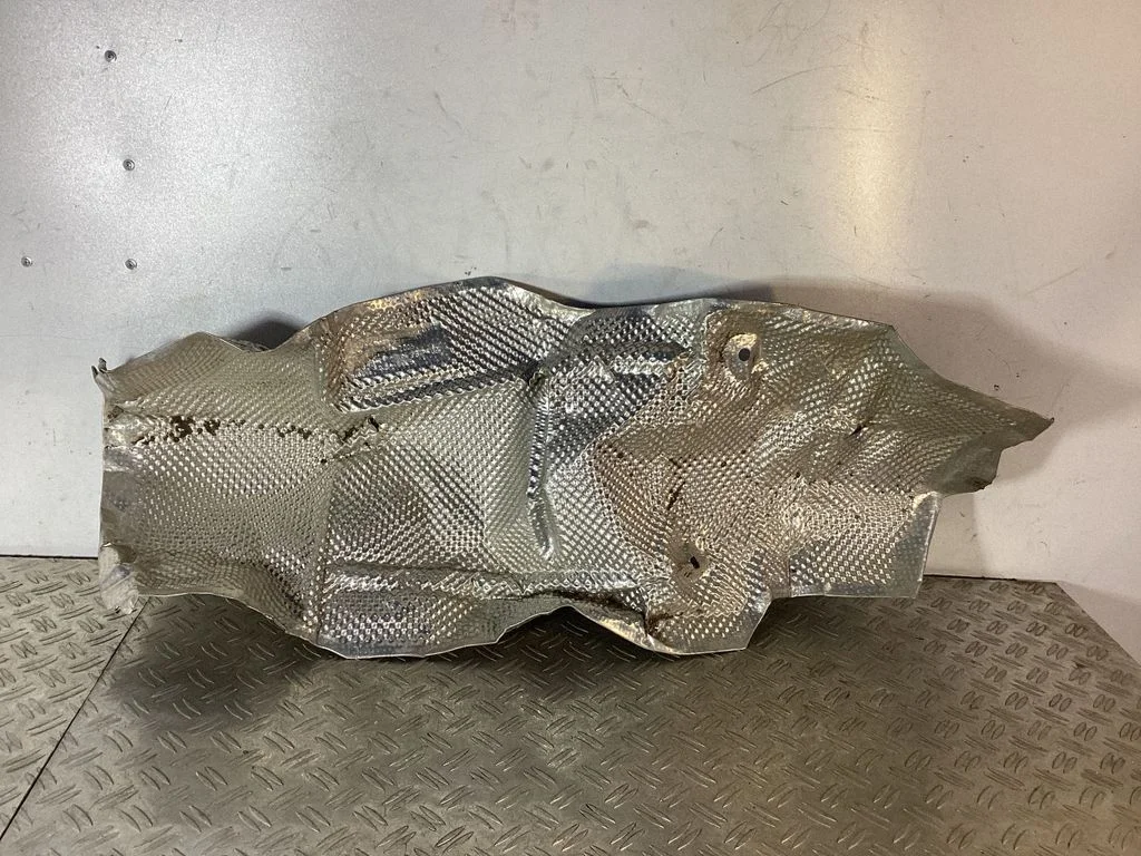 Heat shield in engine bay – BMW 3 Series E90 E91 (2005-2012)
