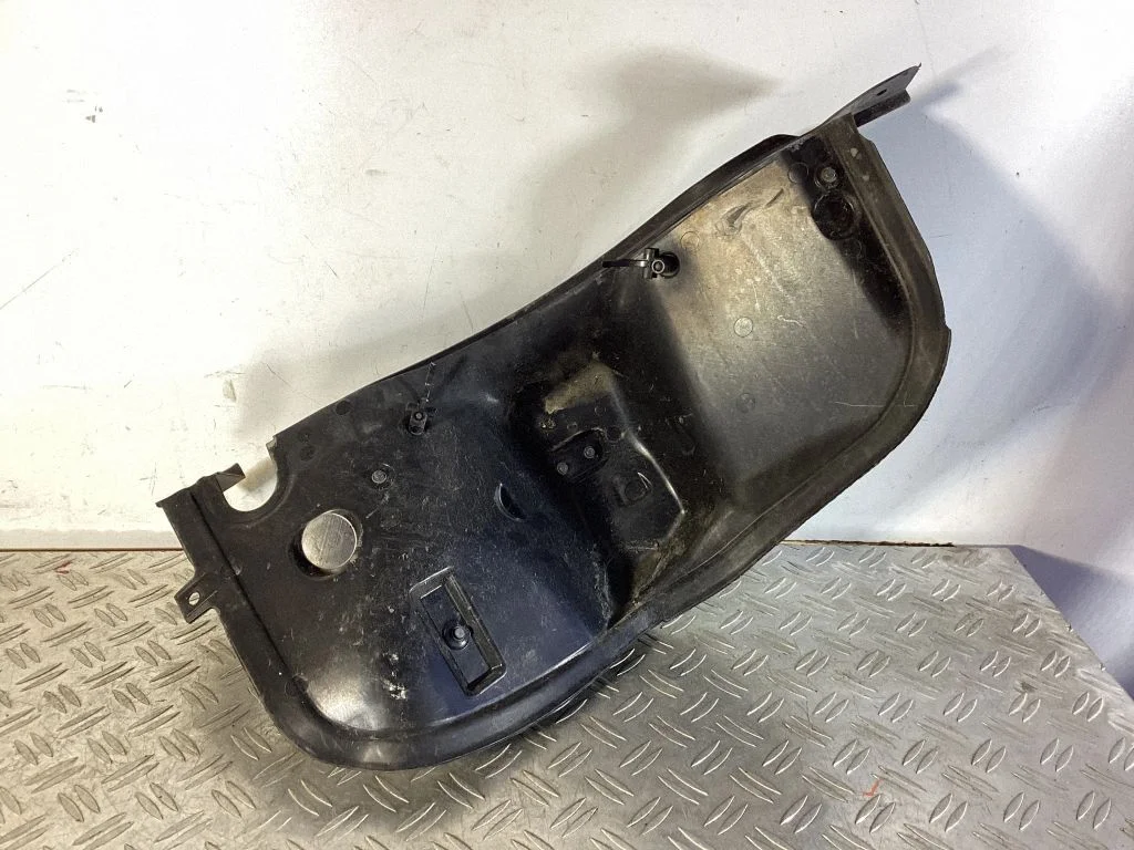 Heat shield in engine bay – Volkswagen Touareg II (2010-2018)