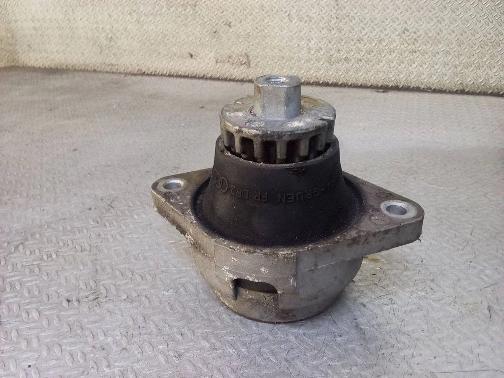 Engine mount bracket 4E0199267S