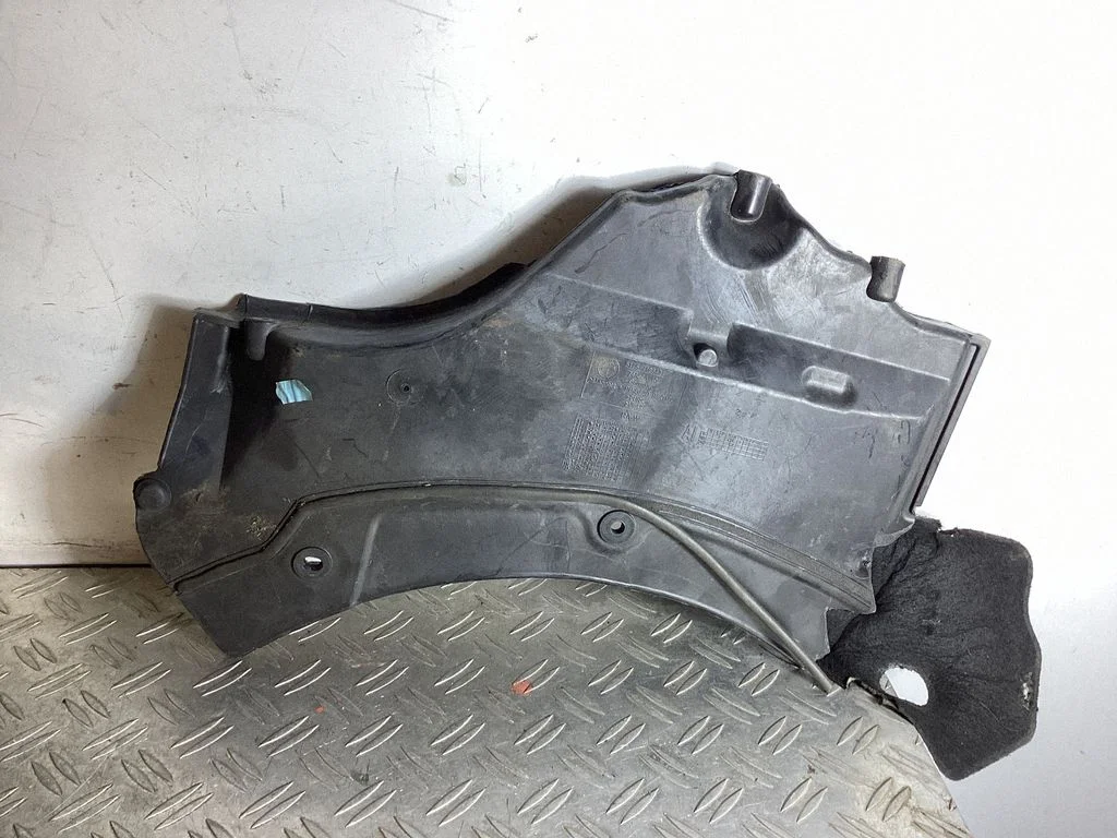 Heat shield in engine bay – BMW 6 Series F06 Gran coupe (2012-2018)
