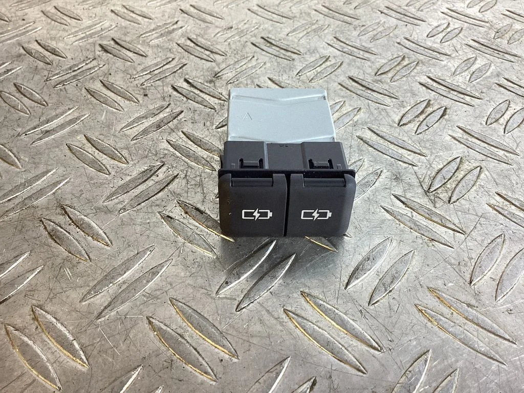 USB socket connector – Lexus NX (2021-)