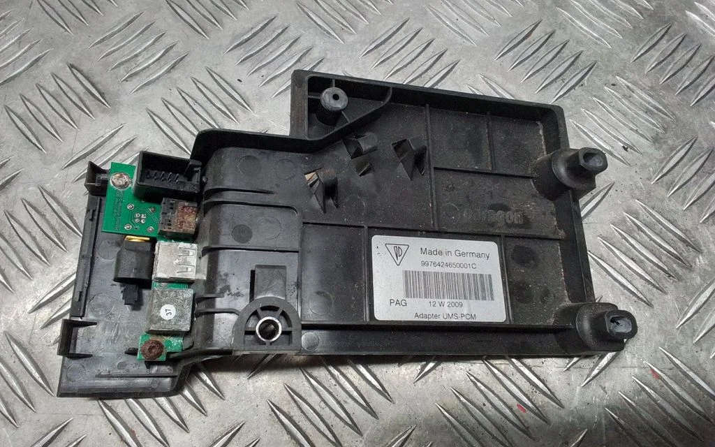 USB socket connector – Porsche 911 997 (2004-2013)