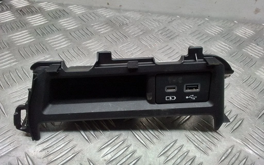 USB socket connector – Lexus NX (2021-)
