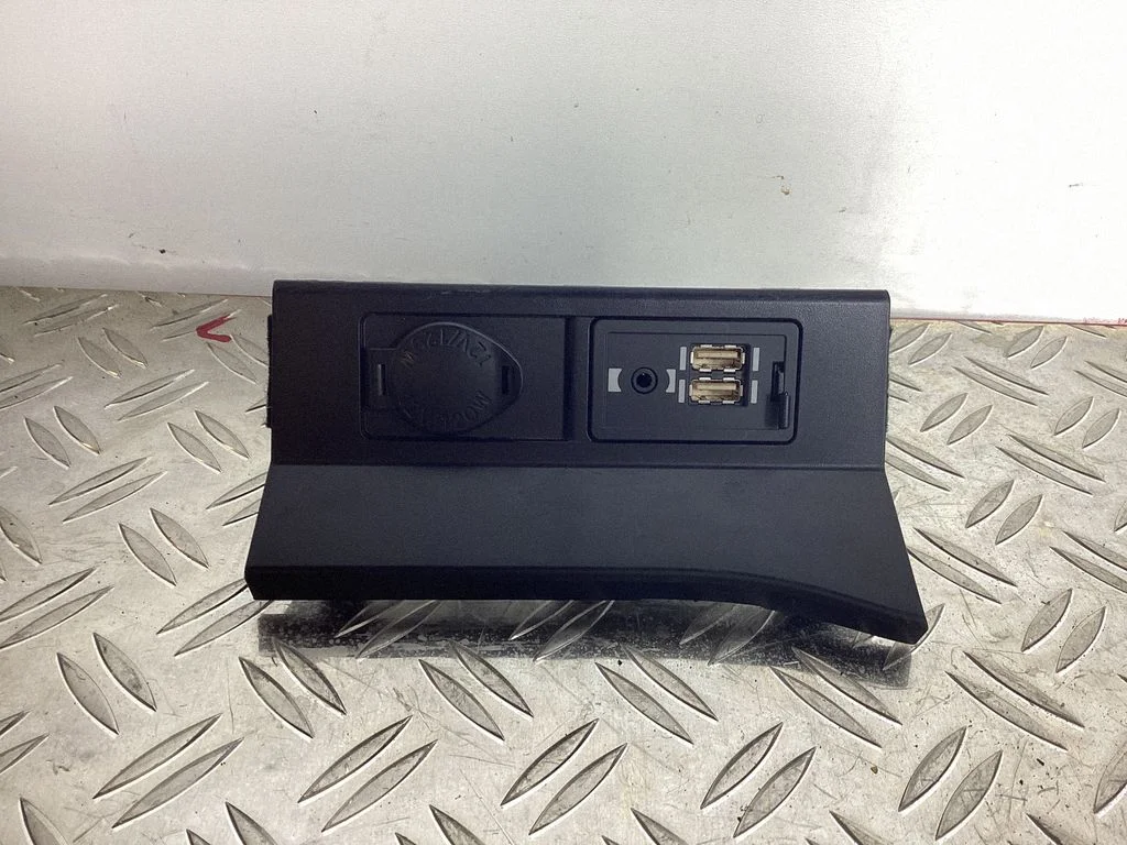 USB socket connector – Lexus RX 450H (2016-)