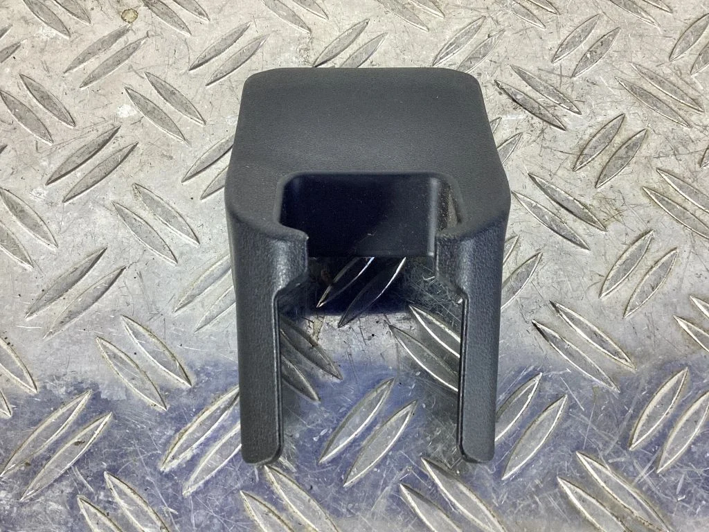 Rear seat rail trim cover – Lexus RX 450H (2016-)