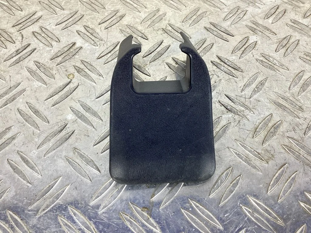 Rear seat rail trim cover – Lexus RX 450H (2016-)