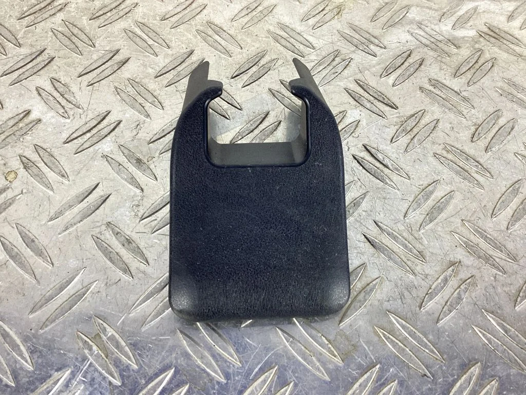 Rear seat rail trim cover – Lexus RX 450H (2016-)