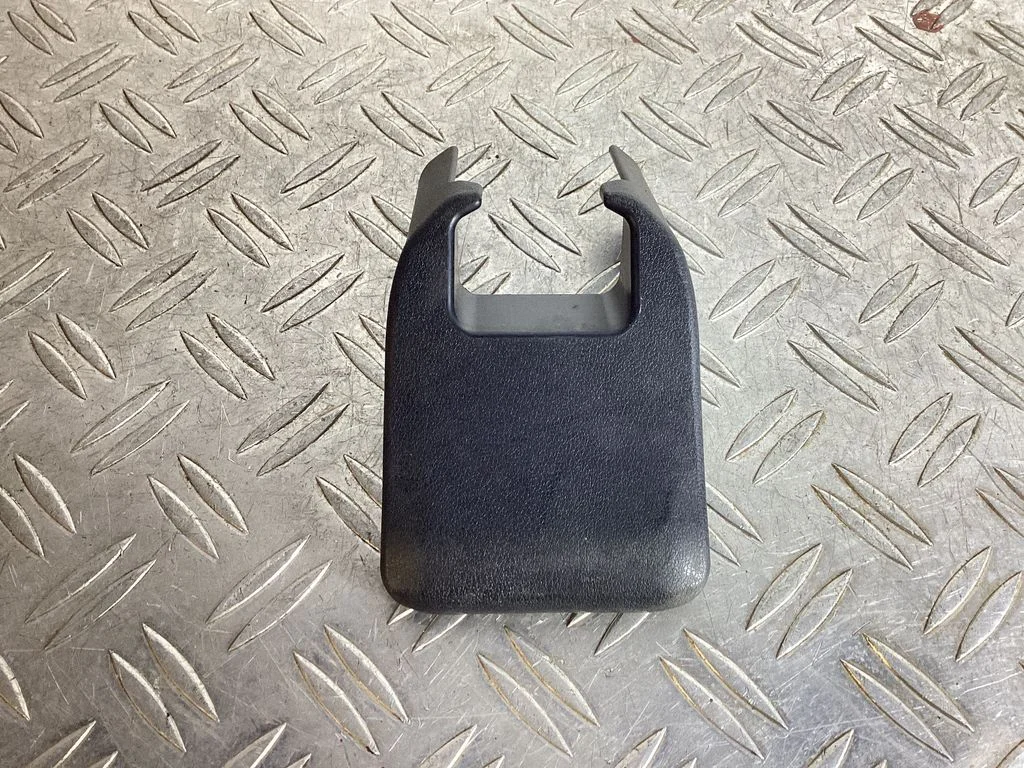 Rear seat rail trim cover – Lexus RX 450H (2016-)