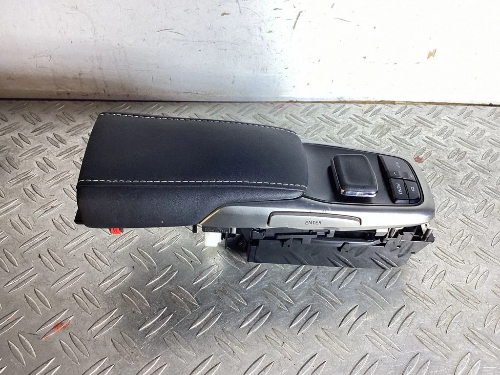 Head unit multimedia control – Lexus RX 450H (2016-)