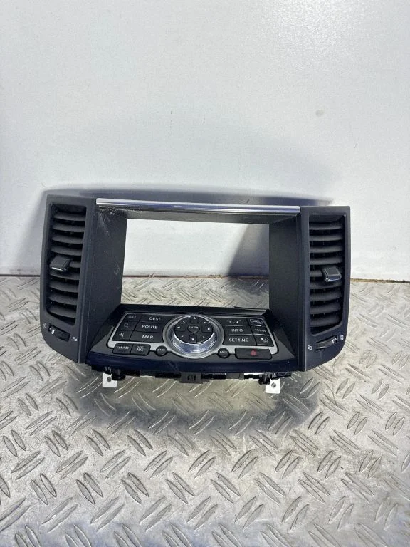 Head unit multimedia control