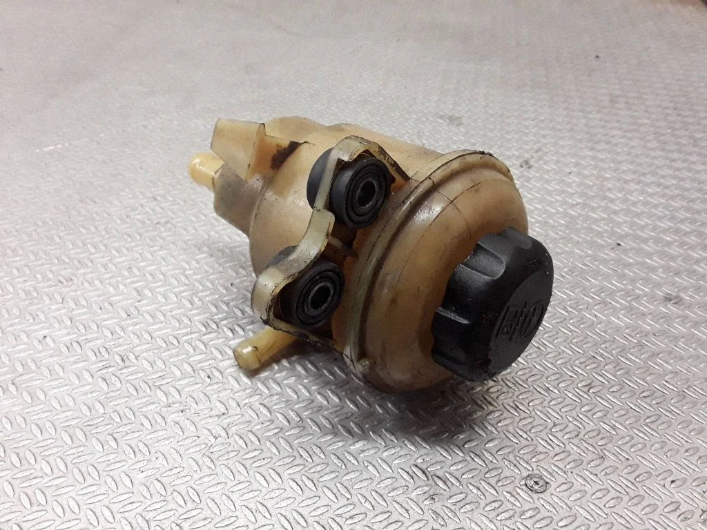 Power steering fluid tank/reservoir