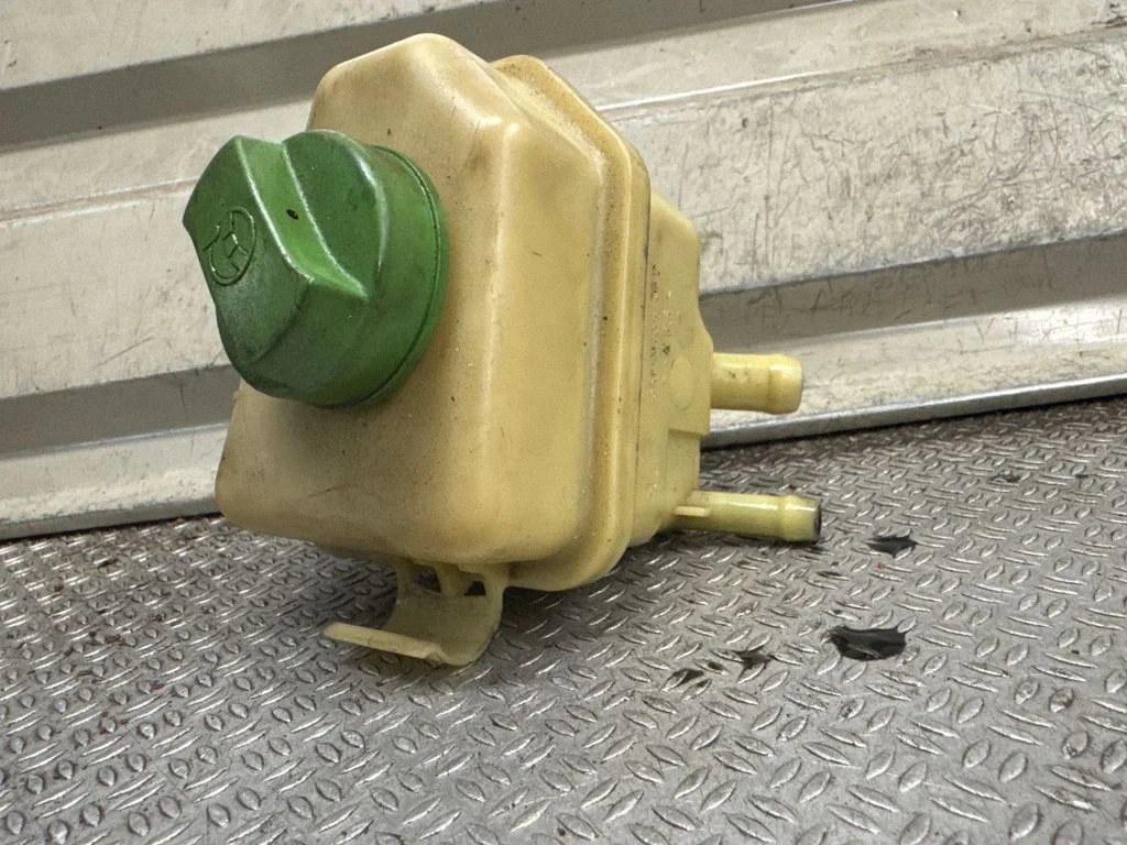 Power steering fluid tank/reservoir 7H0422371A