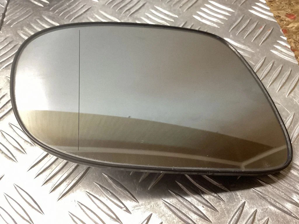 Wing mirror glass – Lexus IS III XE30 (2013-2020)