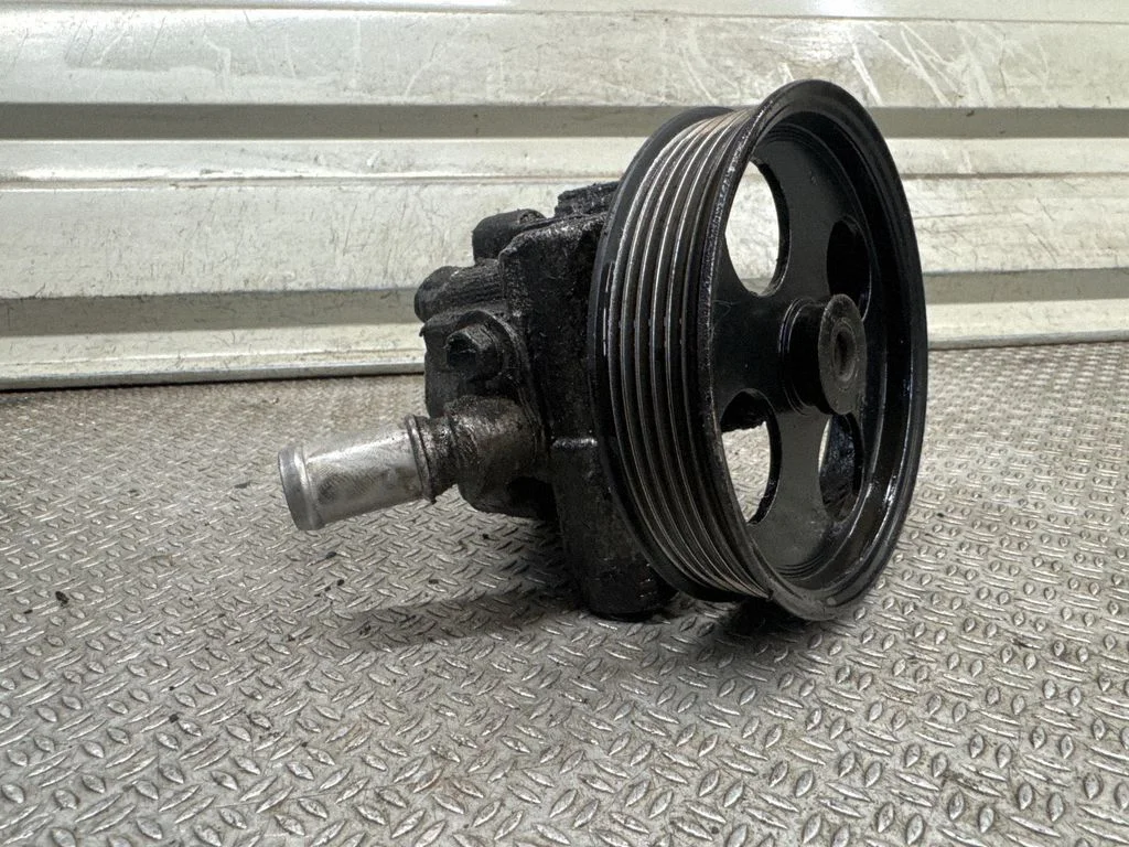 Roolivõimendi pump 3273784