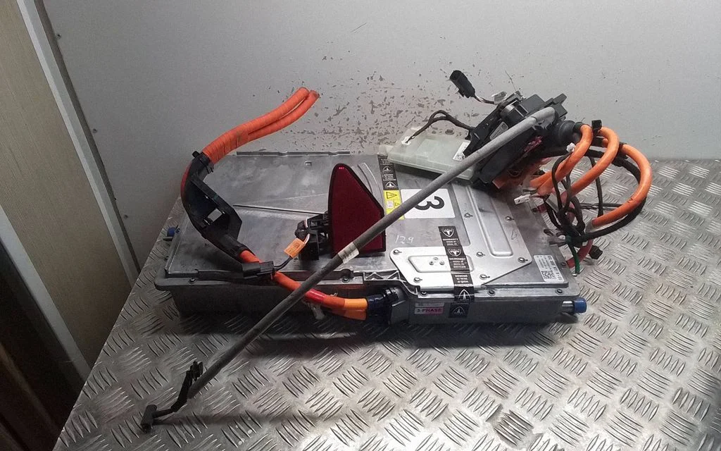 Inverter (pingemuundur) – Tesla Model X (2015-)