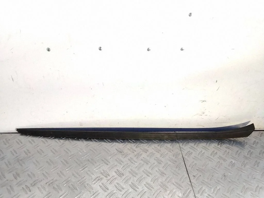 Windshield trim 7p5854328A