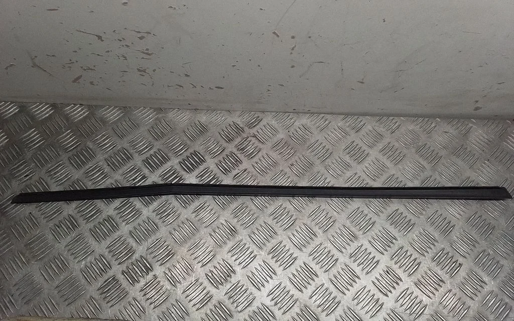 Windshield trim 95B845326