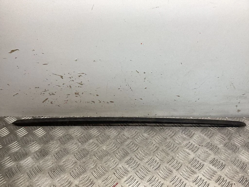 Windshield trim 95B845328