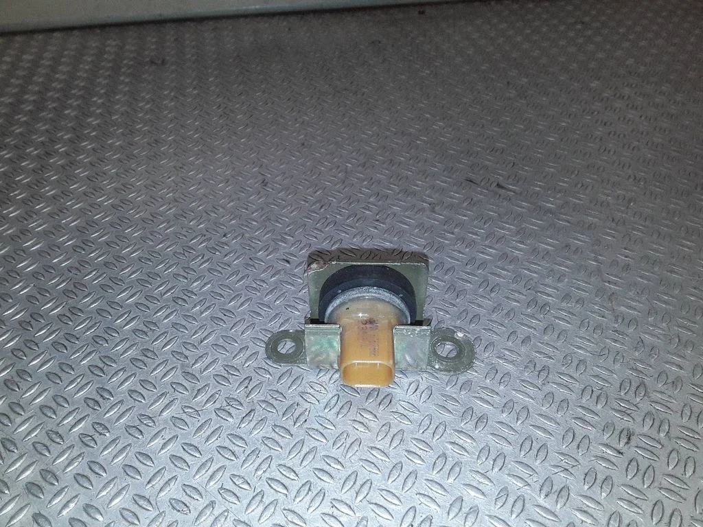 Acceleration sensor 6752866