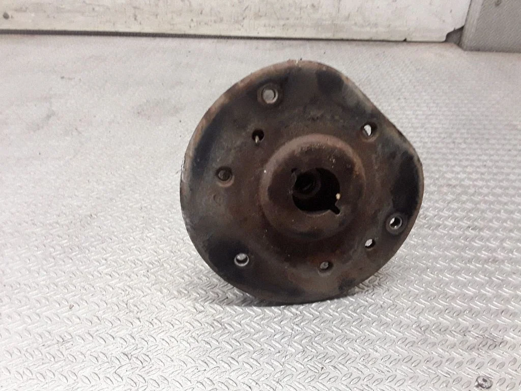 Front upper strut mount – right