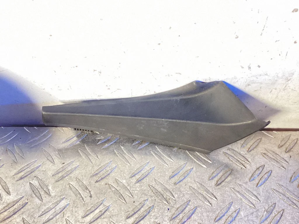 Fender end trim 5386642020