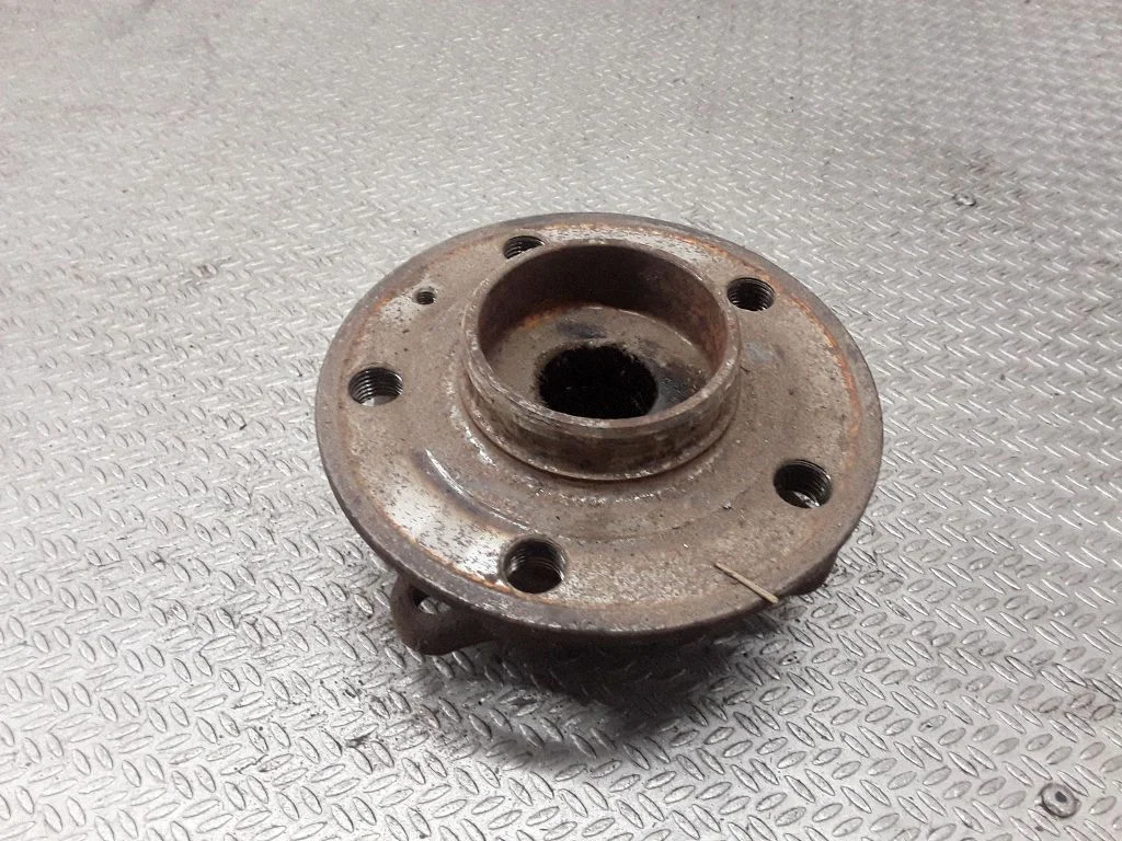 Front wheel bearing hub – Volvo S80 (1999-2003)