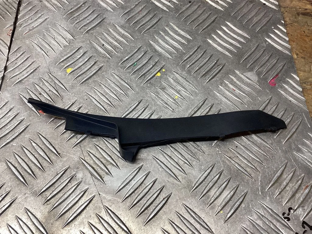 Fender end trim 538230F010