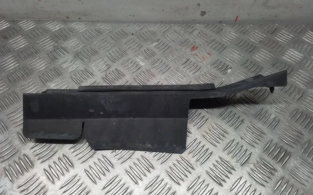 Fender end trim 5338842040