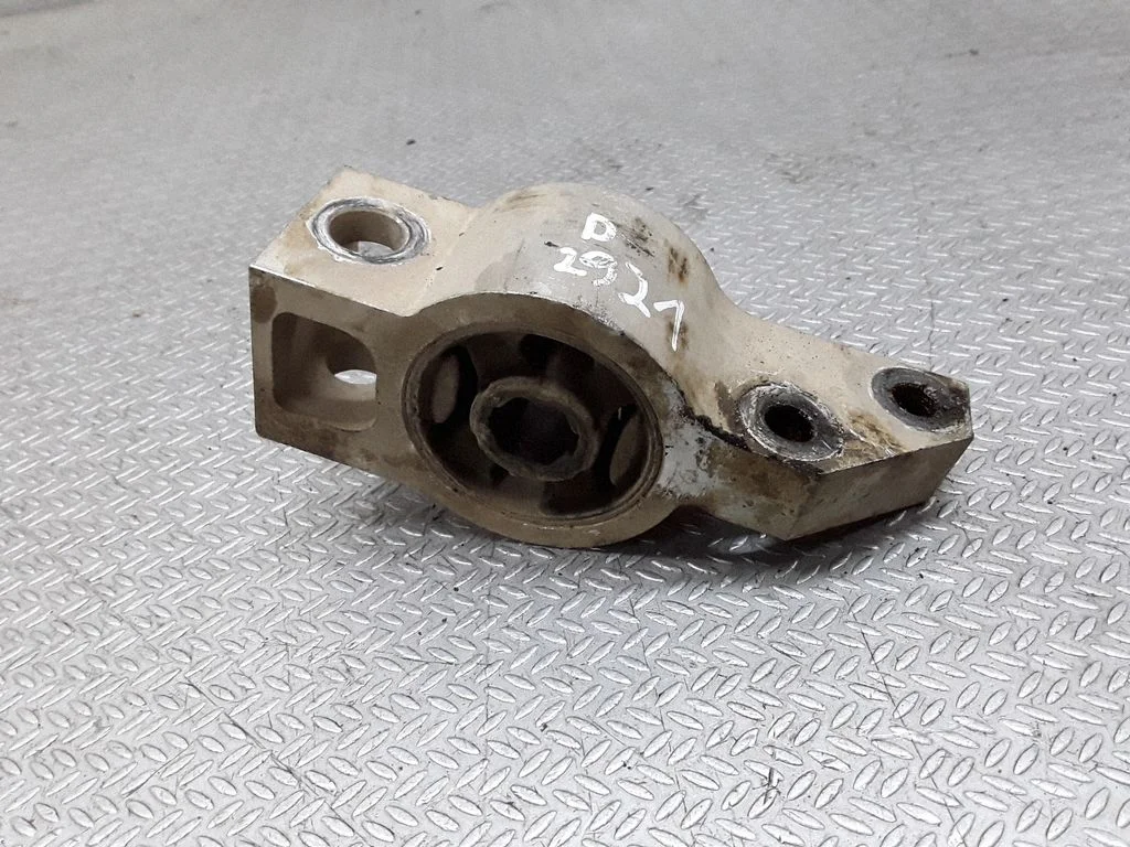 Eesmise õõtshoova puks (sailentblokk) – Volkswagen Touran I (2003-2010)
