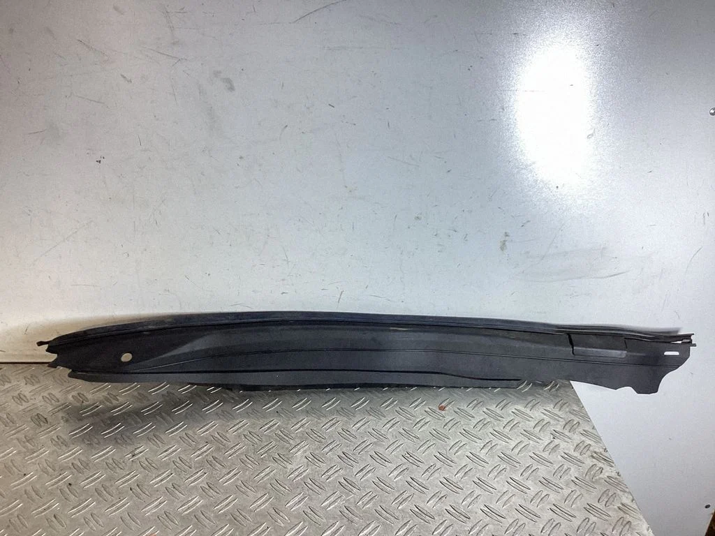 Fender end trim – Lexus GS 250 350 300H 450H (2013-)