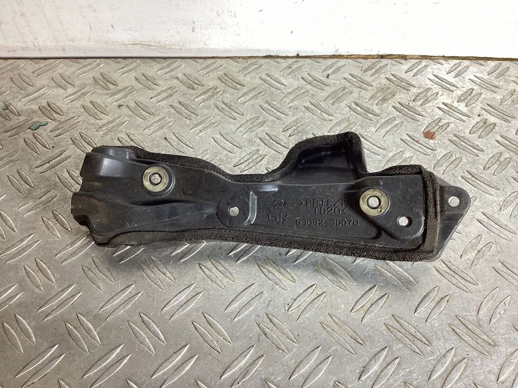 Fender end trim – Lexus GS 250 350 300H 450H (2013-)