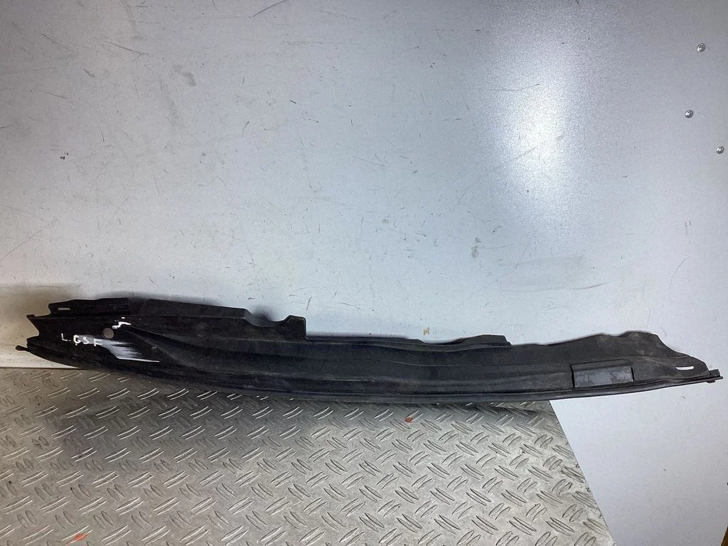 Fender end trim – Lexus GS 250 350 300H 450H (2013-)