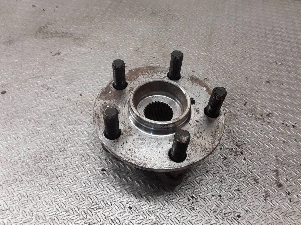 Front wheel hub – left