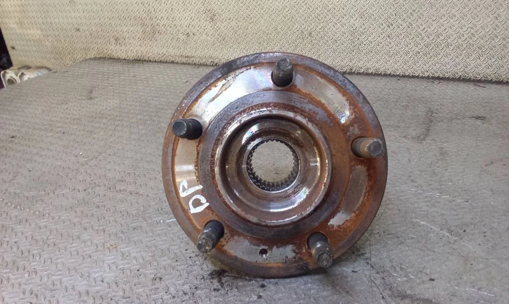 Front wheel hub – right