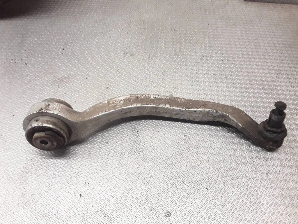 Front control arm – right